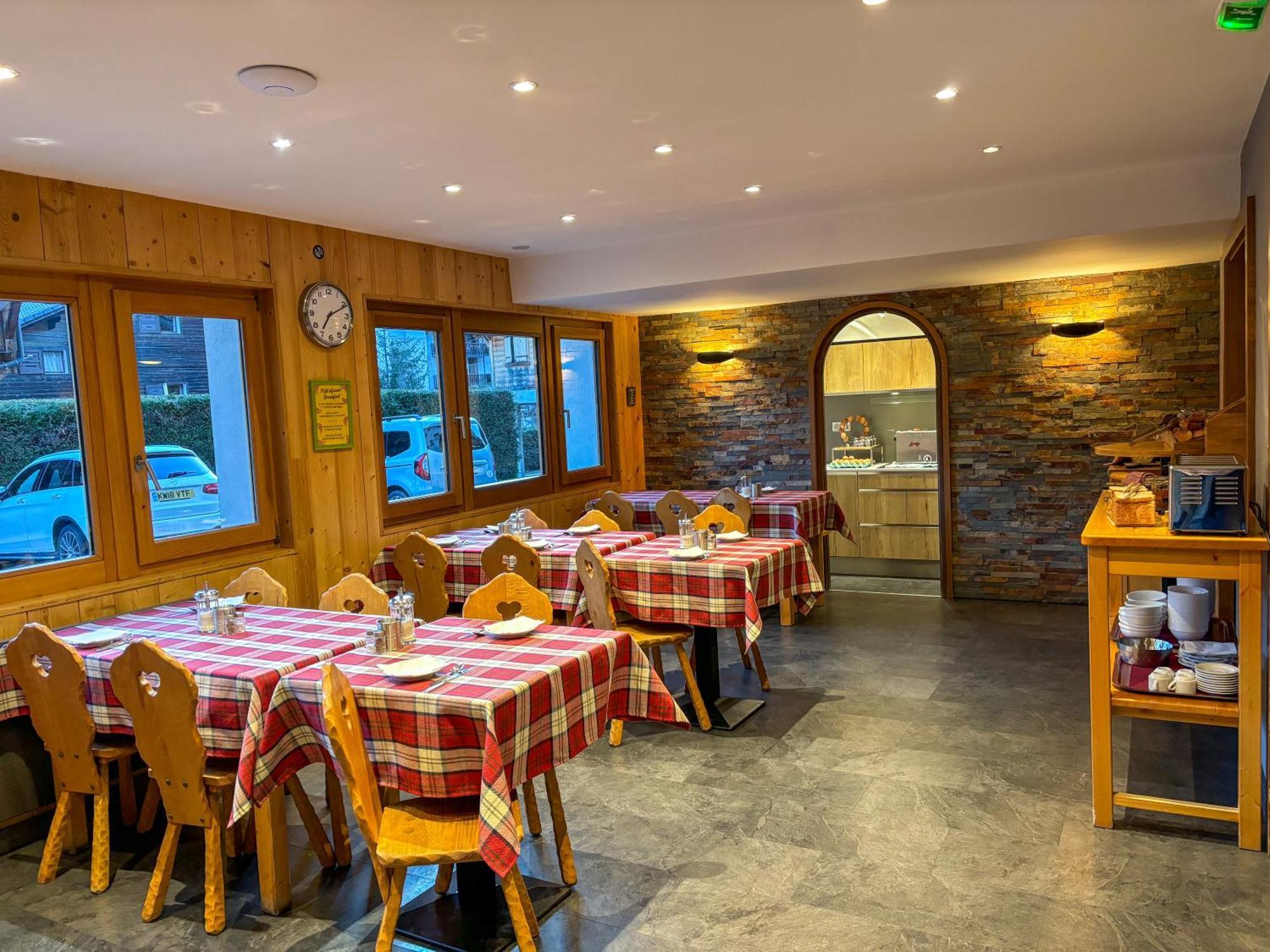 Igloo Hotel 3*