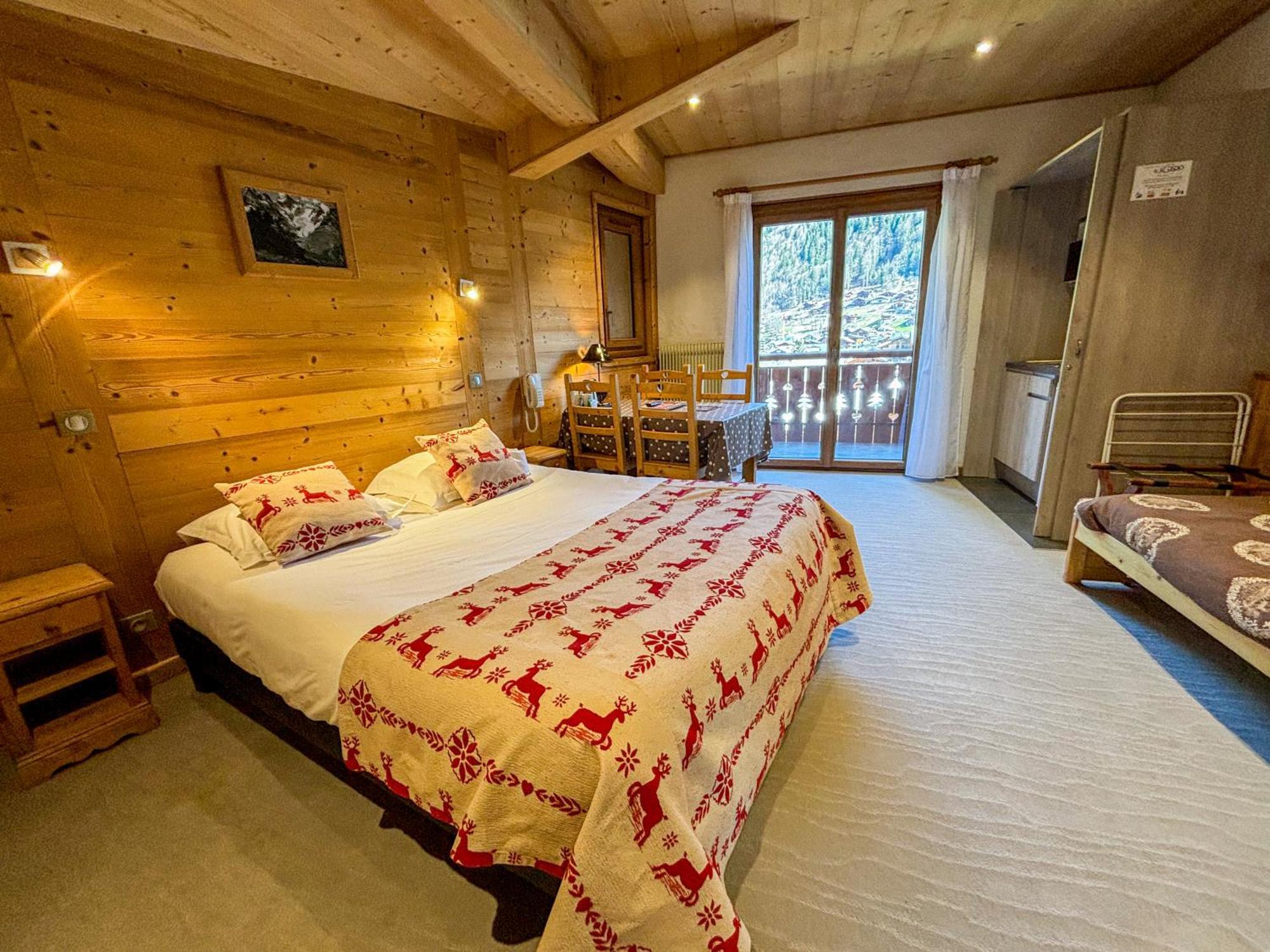 Igloo Hotel