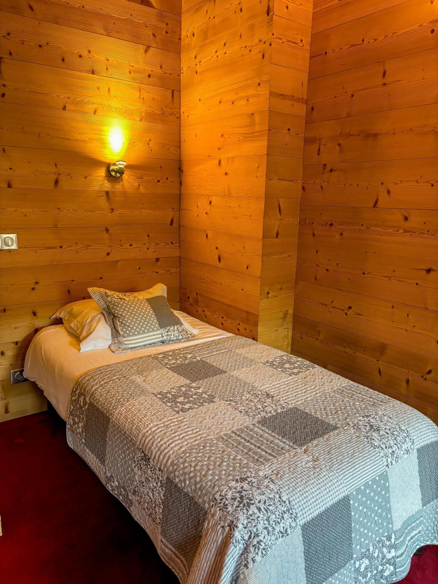 Igloo Hotel 3*